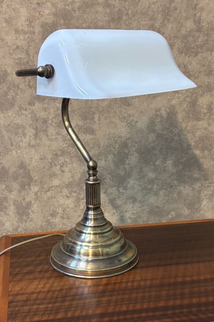 #8268 Vintage Bankers lamp