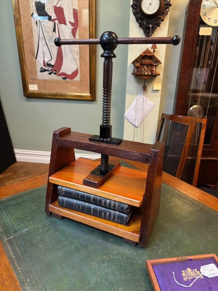 #8536 Rustic book press
