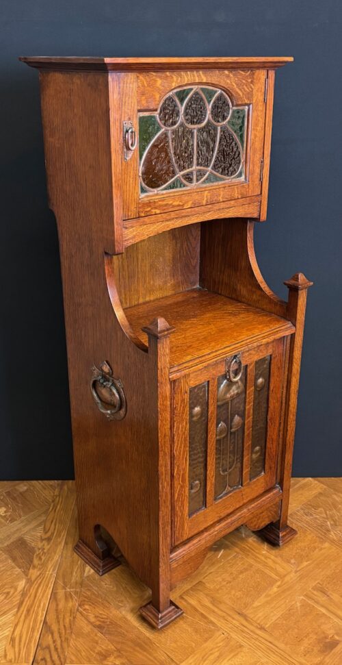 #8556 Art Nouveau English Oak Purdonium