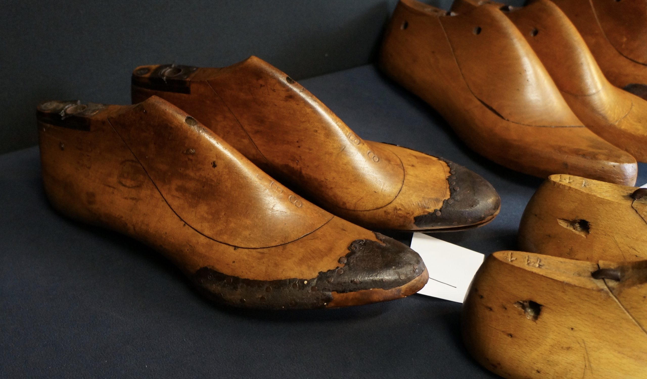 Vintage wooden shoe moulds (SKU 6558) - Seanic Antiques
