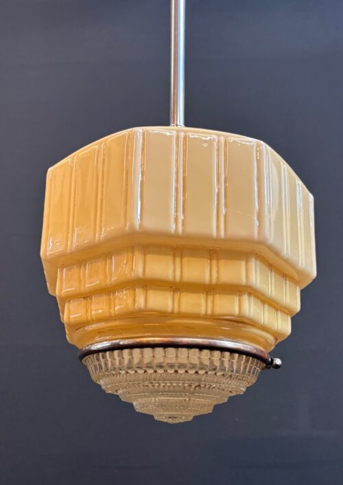 #8204 Cream Prismatic Shade