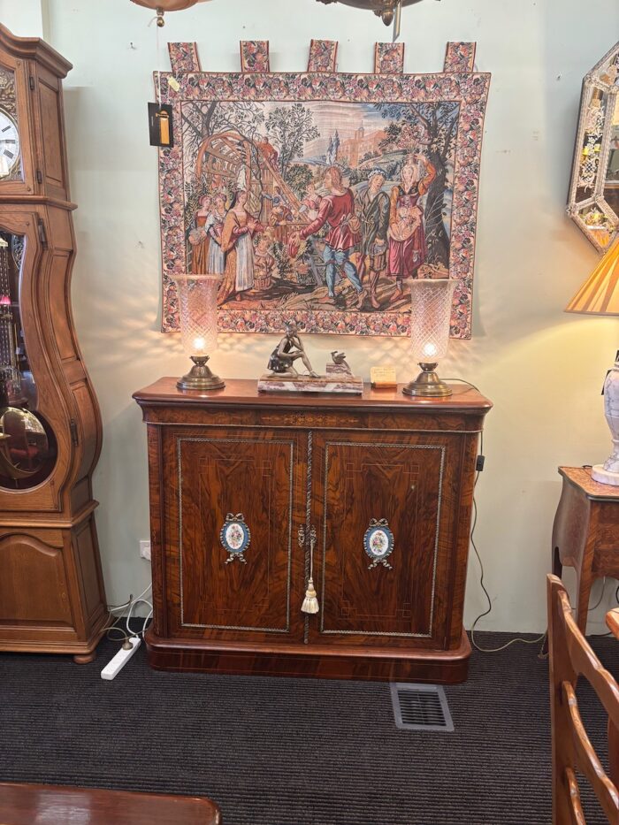# 8307 Victorian Pier cabinet - Image 2