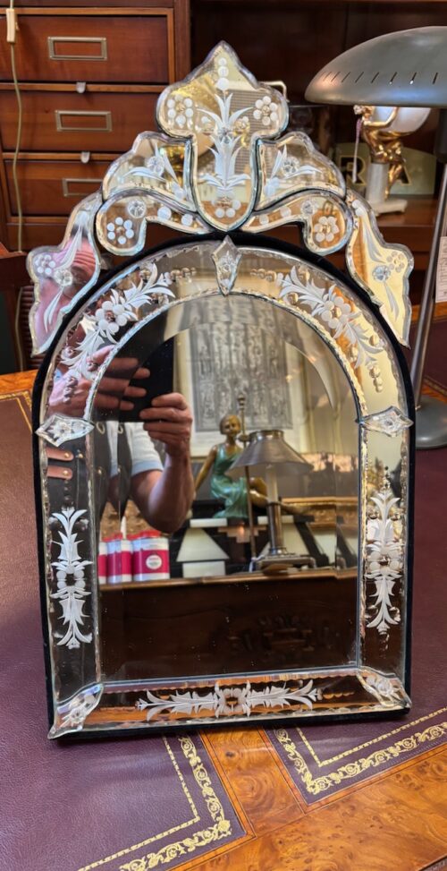 #888 Venetian Vanity