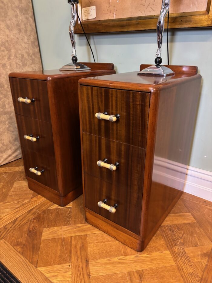 #8534/a Pair of Walnut and maple bedside cabinets - Image 3