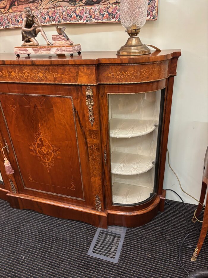 # 8508 Victorian Credenza - Image 4