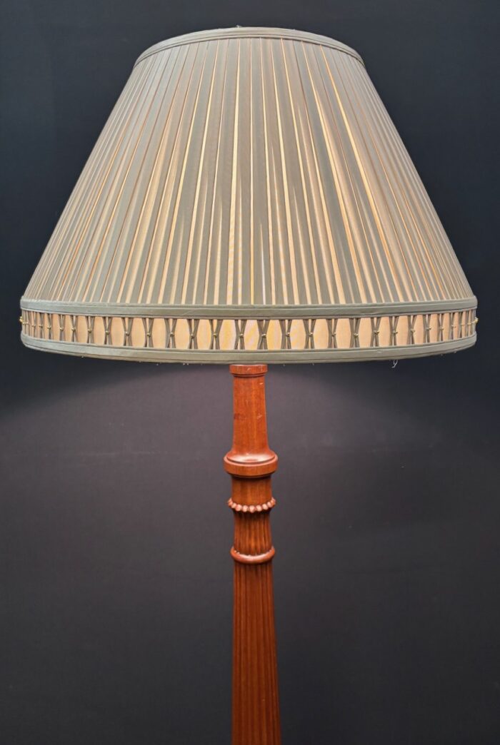 #8602 1930s maple Standard lamp - Image 4